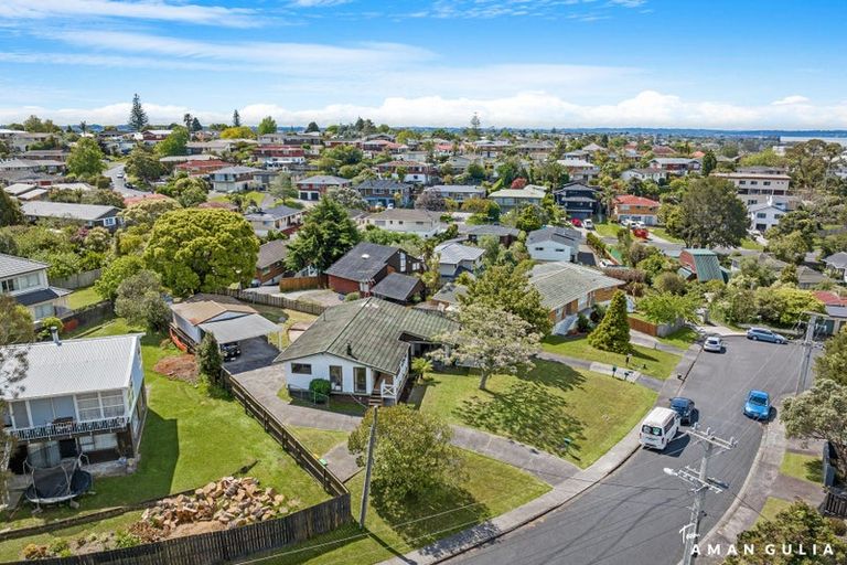Photo of property in 26 Cron Avenue, Te Atatu South, Auckland, 0610