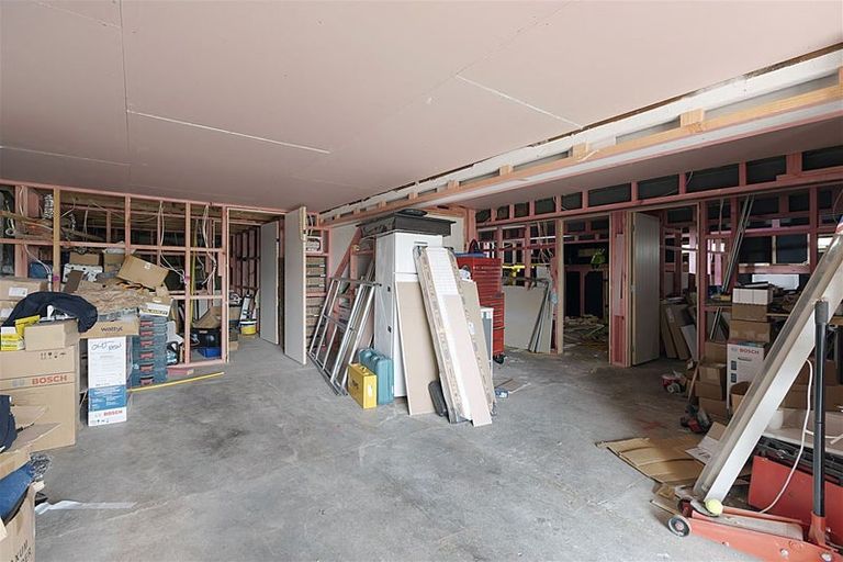 Photo of property in 42 Tiroroa Avenue, Te Atatu South, Auckland, 0610