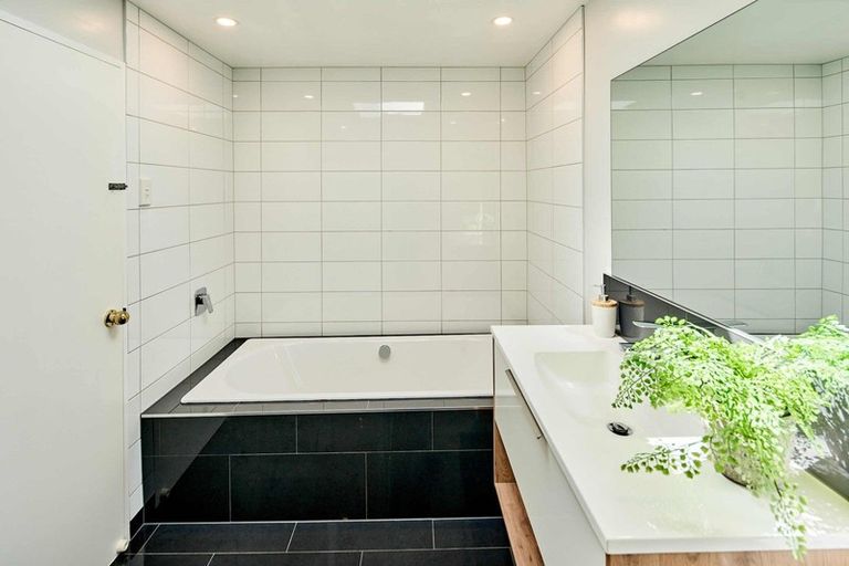 Photo of property in 24 Molyneux Close, Whitby, Porirua, 5024