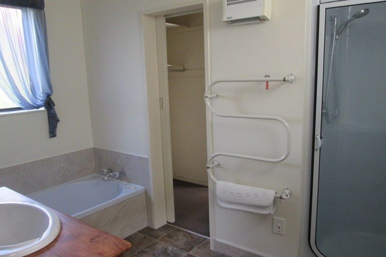 Photo of property in 42a Clifton Terrace, Fitzherbert, Palmerston North, 4410