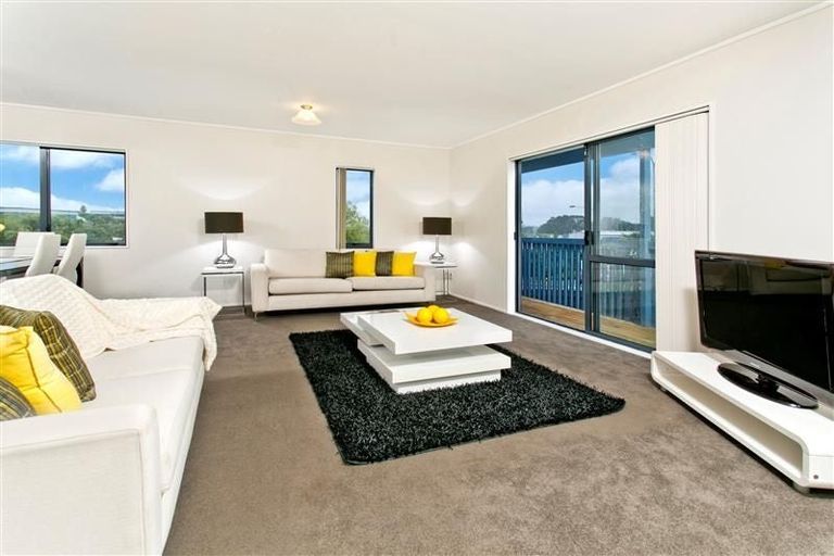 Photo of property in 106 Unsworth Drive, Unsworth Heights, Auckland, 0632