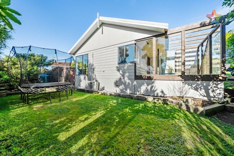 Photo of property in 21 Jasmine Grove, Maungaraki, Lower Hutt, 5010