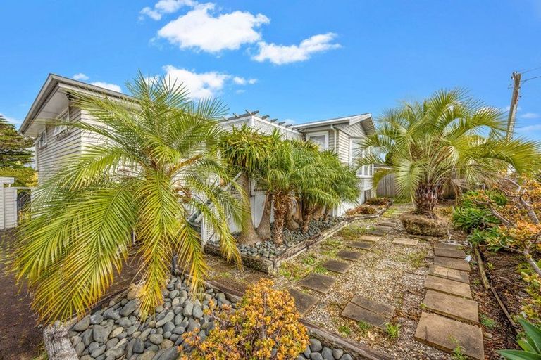 Photo of property in 1a Pleasant Road, Glen Eden, Auckland, 0602