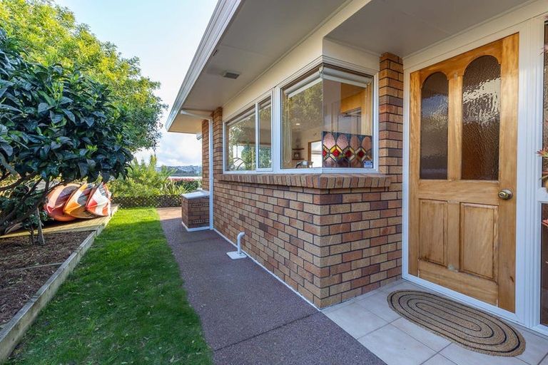 Photo of property in 48 Settlers Grove, Orewa, 0931