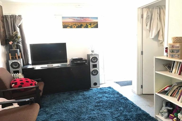 Photo of property in 1/542 Swanson Road, Ranui, Auckland, 0612