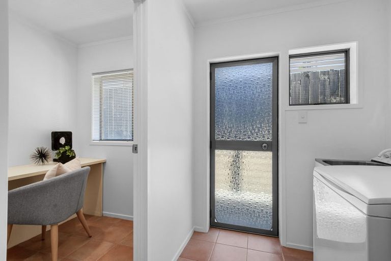 Photo of property in 25 Marina View Drive, West Harbour, Auckland, 0618