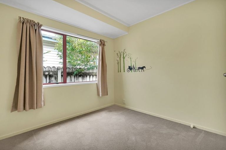 Photo of property in 40a Woodside Road, Massey, Auckland, 0614