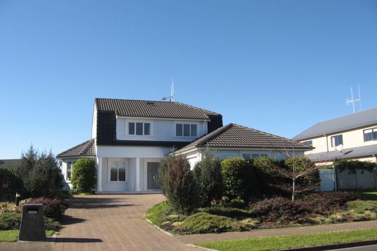 Photo of property in 43 Nielsen Gardens, Rototuna, Hamilton, 3210