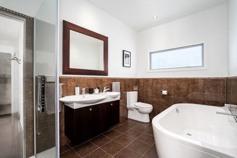 Photo of property in 8 Nevay Road, Karaka Bays, Wellington, 6022