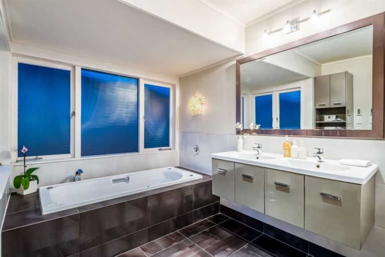 Photo of property in 20 Belmont Terrace, Milford, Auckland, 0620