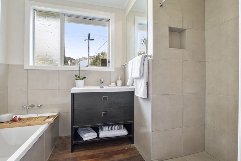 Photo of property in 5 Coates Crescent, Panmure, Auckland, 1072