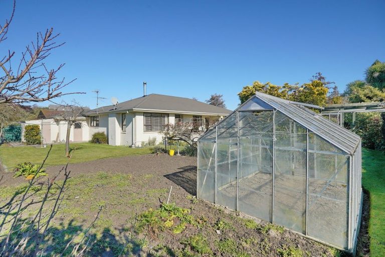 Photo of property in 2 Ward Place, Rangiora, 7400