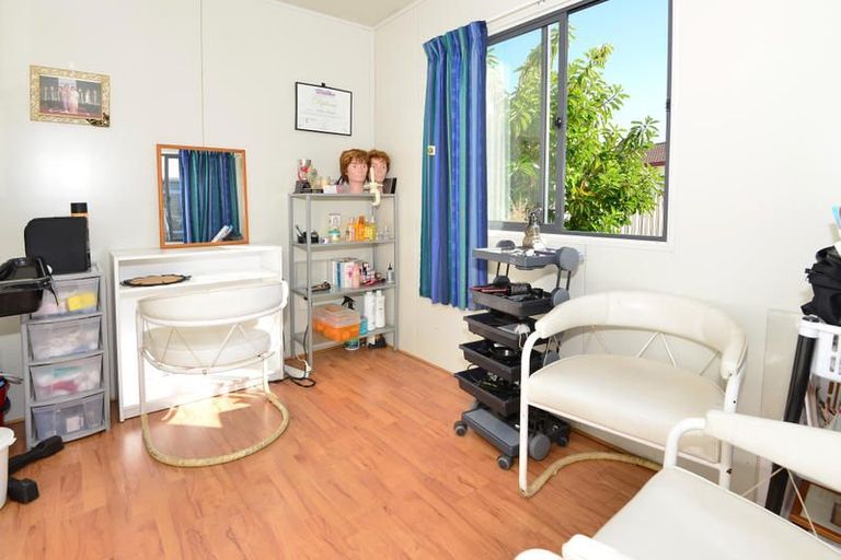 Photo of property in 8 Grenadine Place, Unsworth Heights, Auckland, 0632