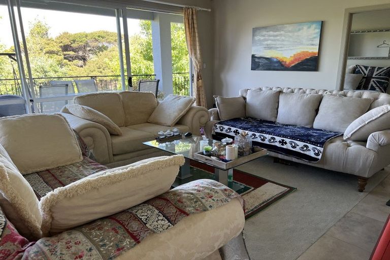 Photo of property in 40 Ravenstone Place, Chatswood, Auckland, 0626