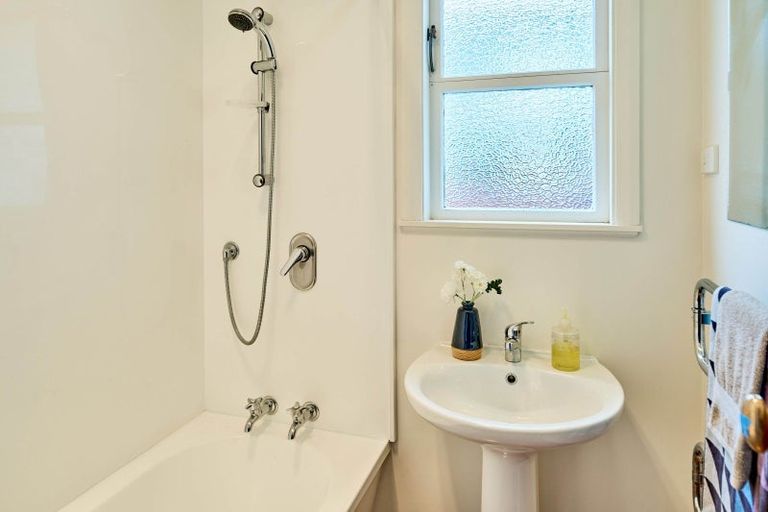 Photo of property in 10 Avon Street, Waterloo, Lower Hutt, 5011