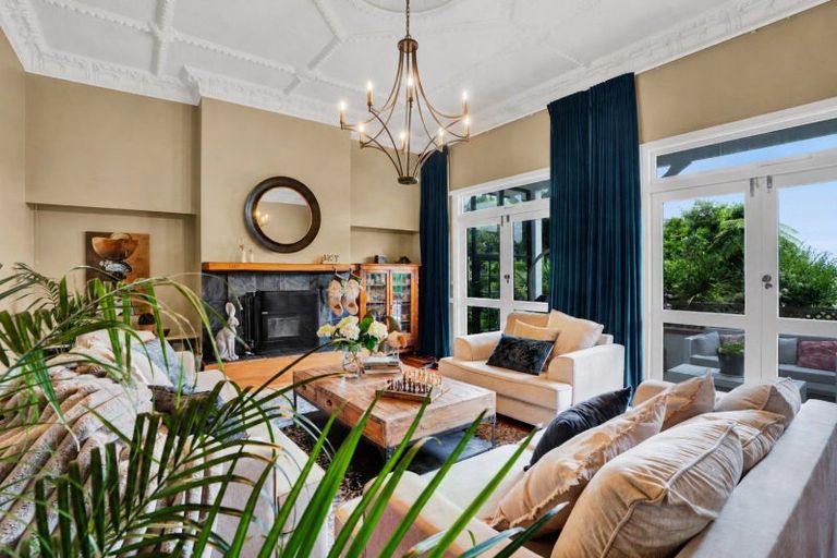 Photo of property in 18 Ridge Lane, New Plymouth, 4310