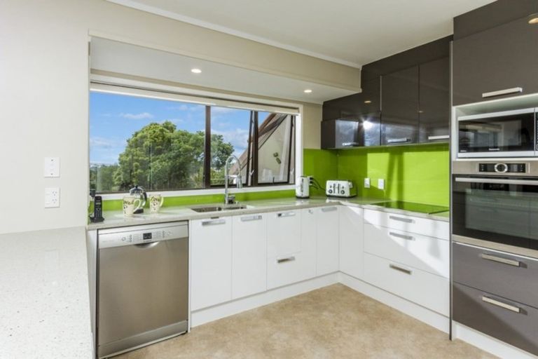 Photo of property in 9 Cairnbrae Court, Northcross, Auckland, 0632