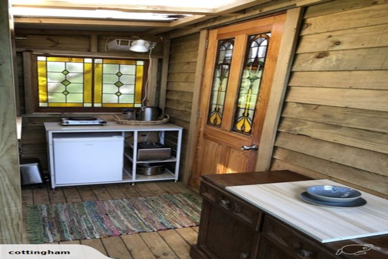 Photo of property in 128 Lone Kauri Road, Karekare, Auckland, 0772