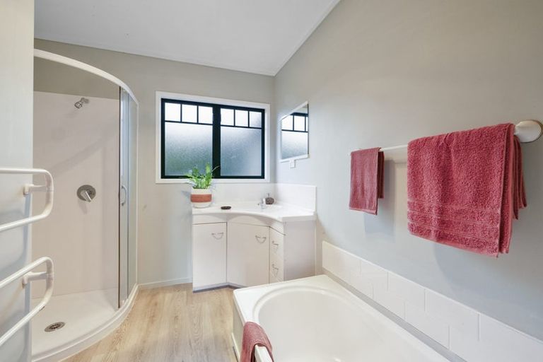 Photo of property in 6 Pararewa Drive, Whalers Gate, New Plymouth, 4310