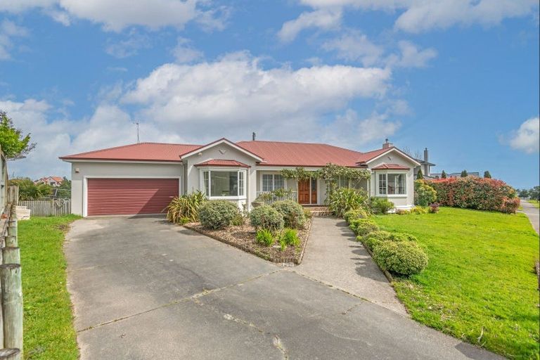 Photo of property in 71 Cashmere Drive, Fitzherbert, Palmerston North, 4410