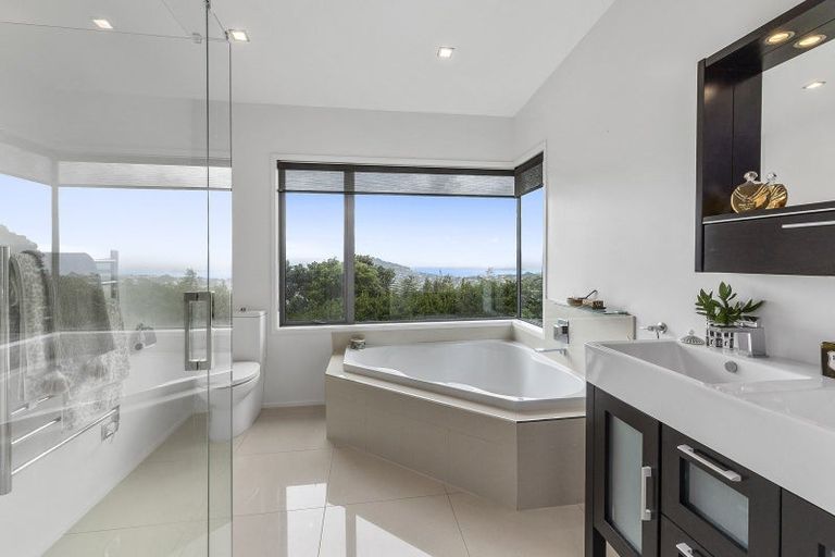 Photo of property in 24 Mewburn Rise, Karori, Wellington, 6012