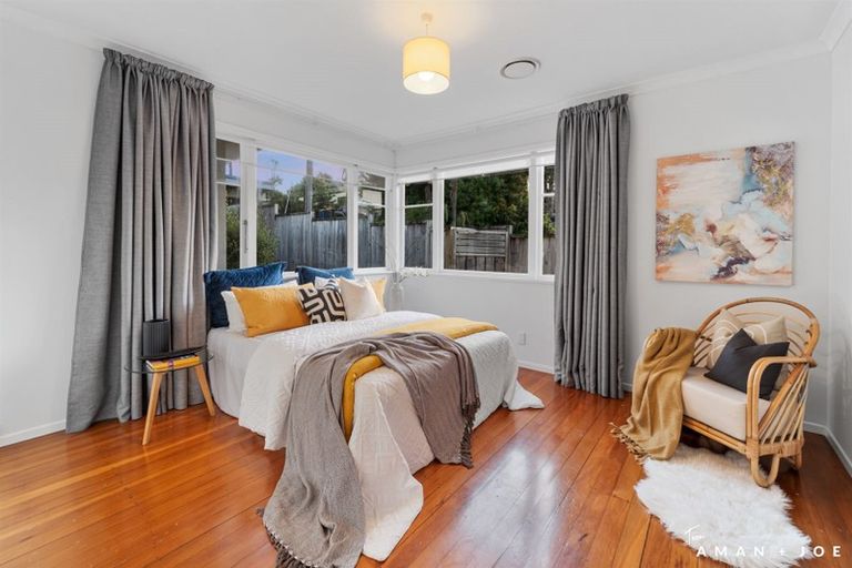 Photo of property in 12 Eastglen Road, Glen Eden, Auckland, 0602