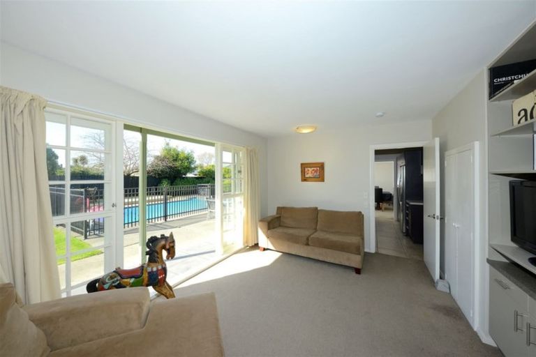 Photo of property in 11 Hillcrest Place, Avonhead, Christchurch, 8042