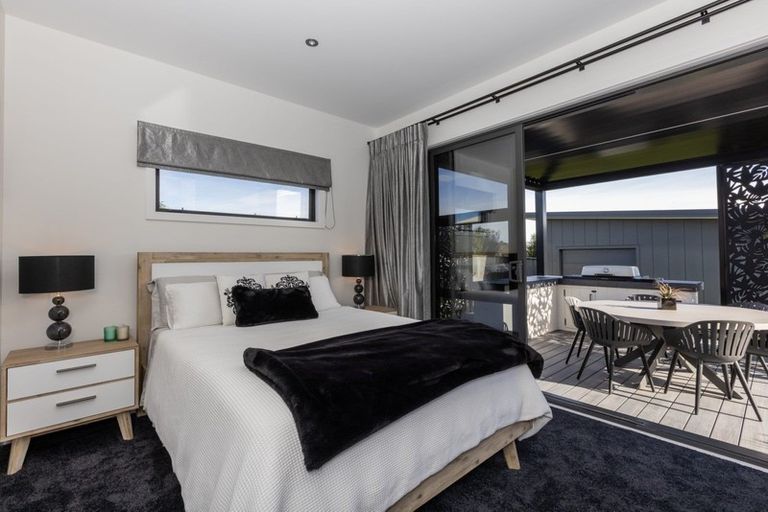 Photo of property in 33 Pohutukawa Drive, Eskdale, Napier, 4182