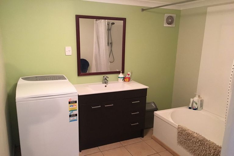 Photo of property in 38 Omokoroa Road, Omokoroa, 3114