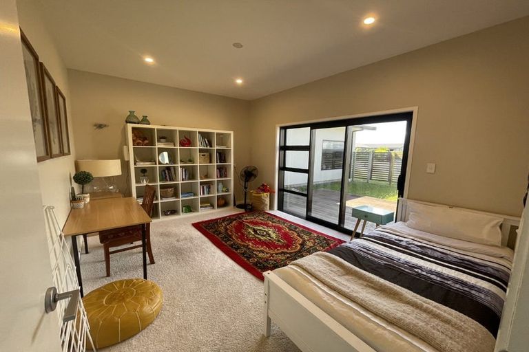 Photo of property in 5 Wentworth Lane, Waiwhakaiho, New Plymouth, 4312