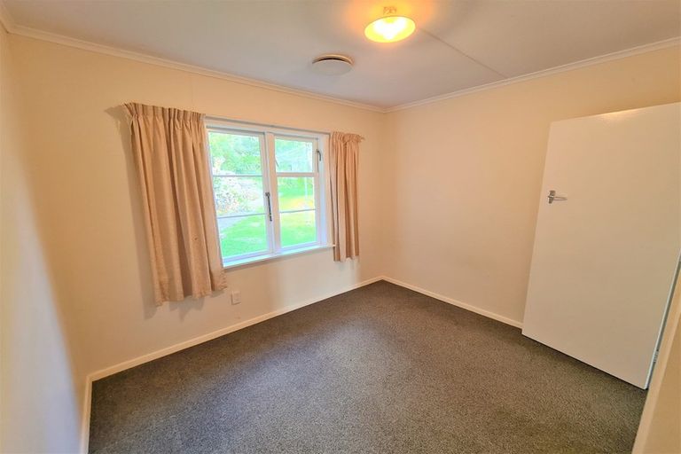 Photo of property in 27 Fraser Street, Wainuiomata, Lower Hutt, 5014