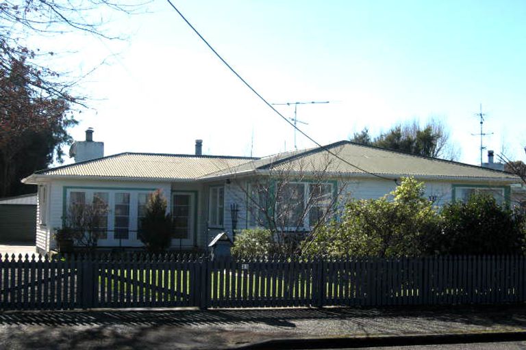 Photo of property in 21 Moreton Road, Carterton, 5713