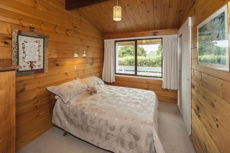 Photo of property in 10 Kitewao Street, Northcote, Auckland, 0627