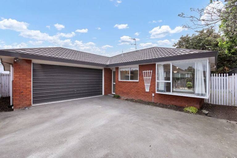 Photo of property in 2/86 Aorangi Road, Bryndwr, Christchurch, 8053