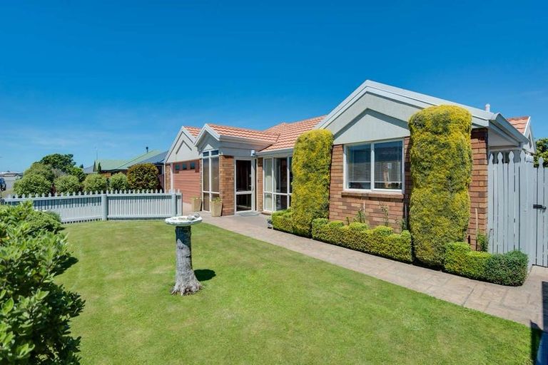 Photo of property in 59 Queenspark Drive, Parklands, Christchurch, 8083