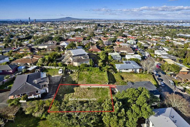 Photo of property in 11c Kaihu Street, Northcote, Auckland, 0627