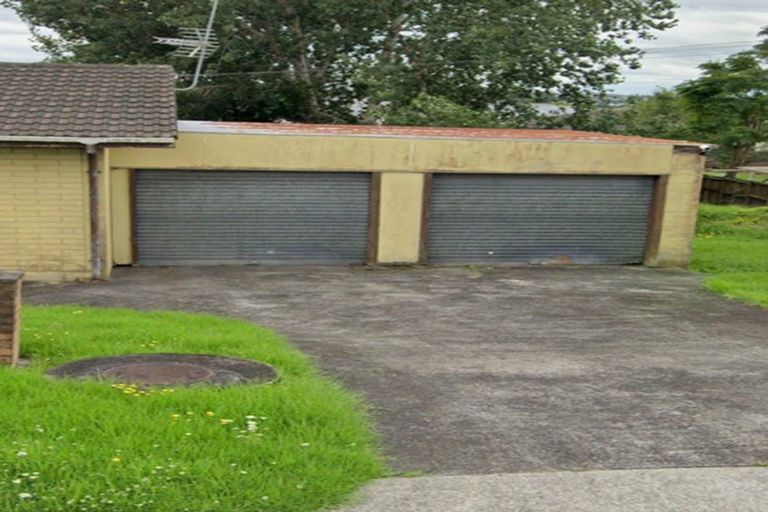 Photo of property in 2 Paton Avenue, Te Atatu South, Auckland, 0610