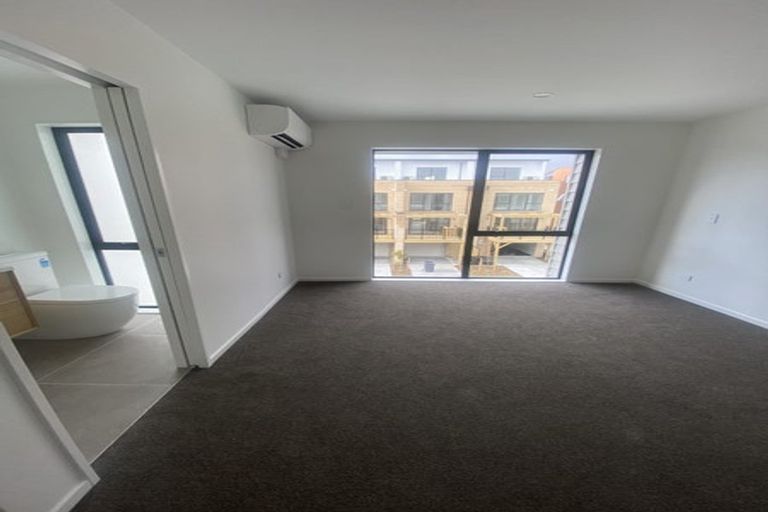 Photo of property in 15 Falcon Crescent, Hobsonville, Auckland, 0618