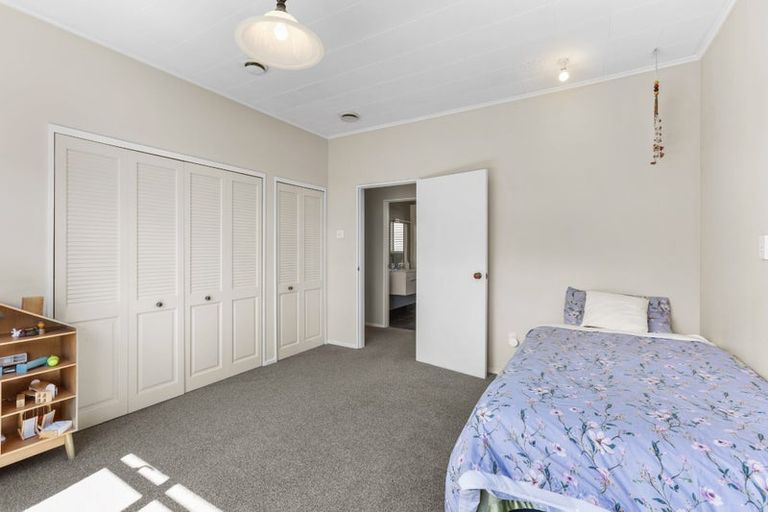 Photo of property in 22 Queen Street, Westport, 7825