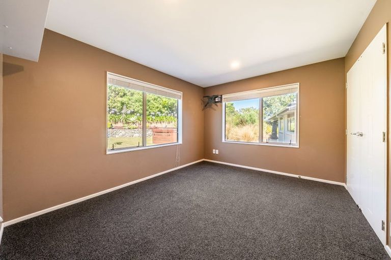 Photo of property in 41 Mount Marua Way, Timberlea, Upper Hutt, 5018