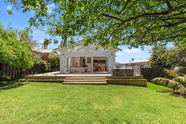 Photo of property in 11 Empire Road, Devonport, Auckland, 0624