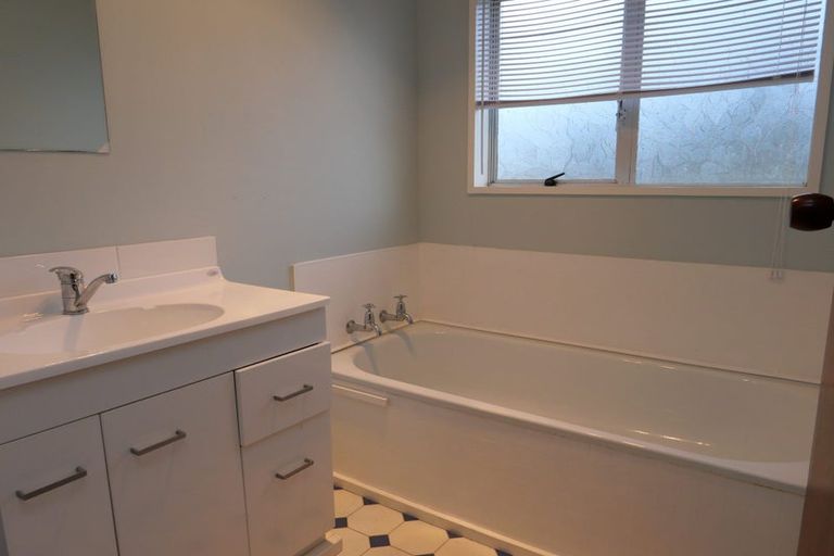 Photo of property in 166a Arawhata Road, Paraparaumu, 5032