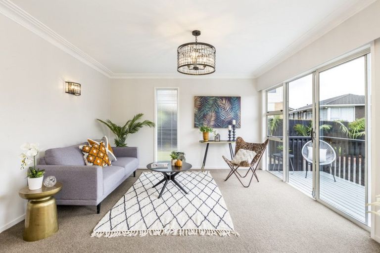 Photo of property in 2/4202a Great North Road, Glendene, Auckland, 0602