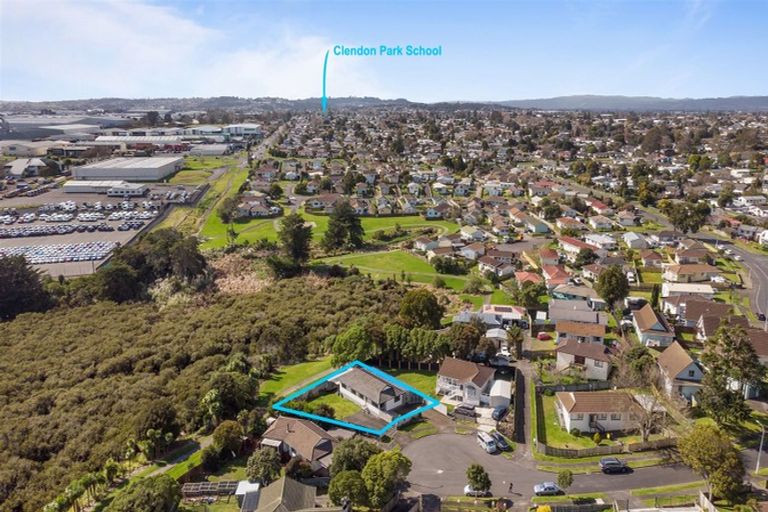 Photo of property in 13 Kopu Place, Clendon Park, Auckland, 2103