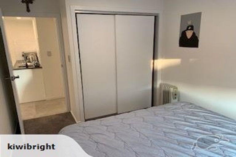 Photo of property in 37 Goldfinch Rise, Unsworth Heights, Auckland, 0632