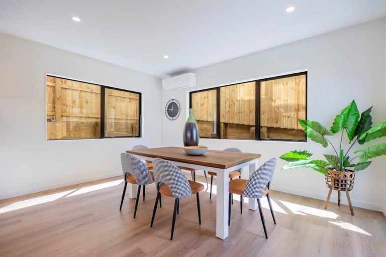 Photo of property in 215c Forrest Hill Road, Forrest Hill, Auckland, 0620