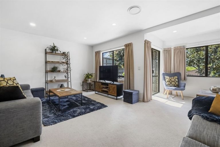 Photo of property in 1/9 Kells Place, Botany Downs, Auckland, 2010