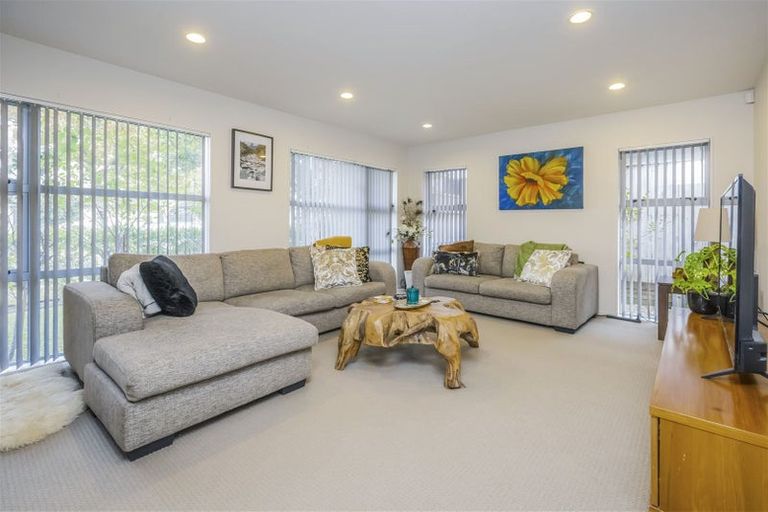 Photo of property in 48 Pickaberry Avenue, Karaka, Papakura, 2113