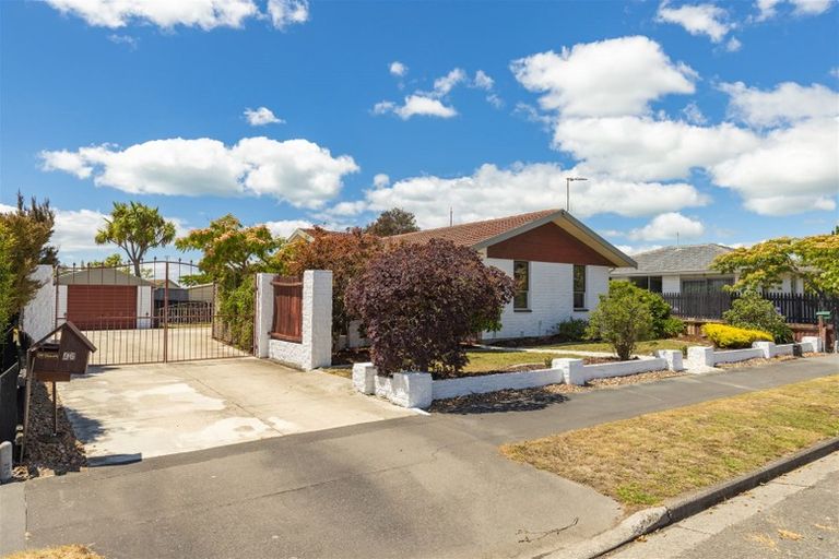 Photo of property in 96 Royal Park Drive, Parklands, Christchurch, 8083