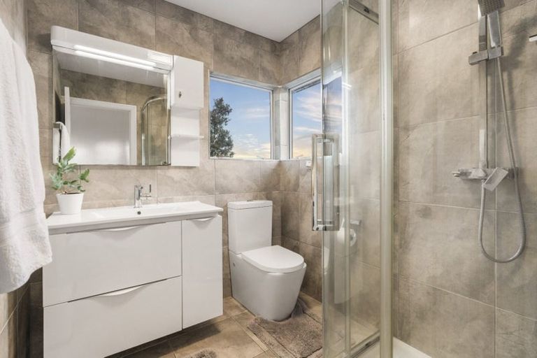 Photo of property in 58 Marina View Drive, West Harbour, Auckland, 0618